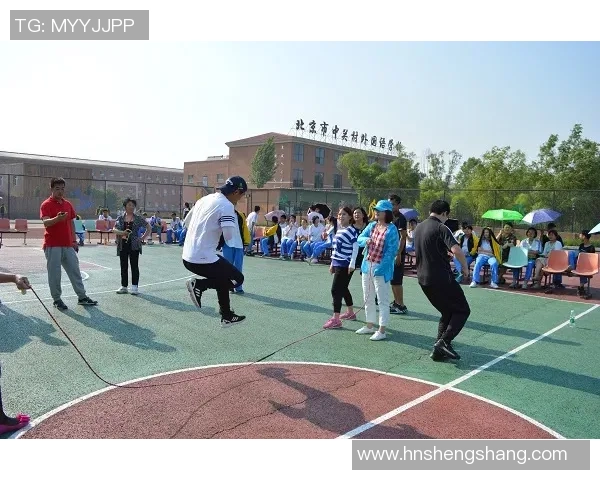 选手们的训练生活揭秘他们如何在赛场之外找到放松与乐趣